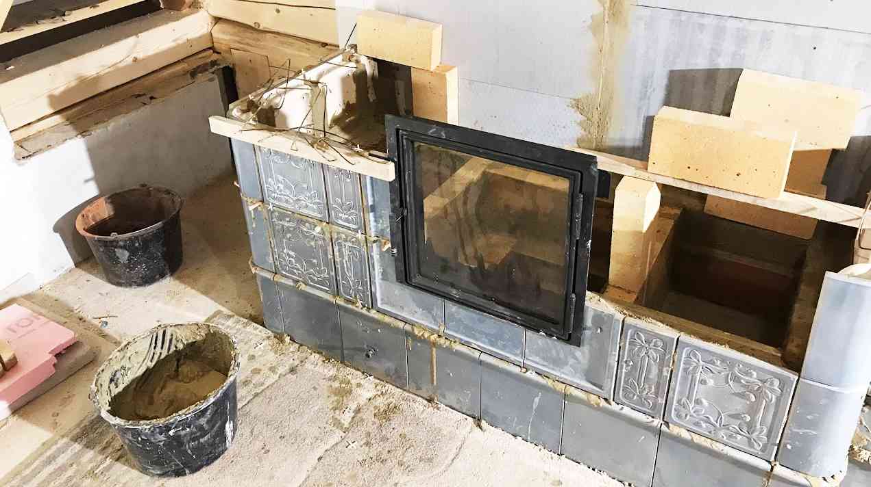 stavba kachlovej pece detail